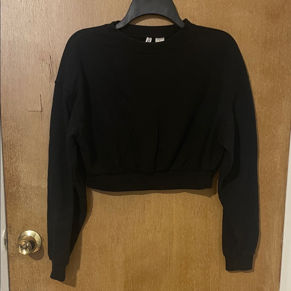 H&M Classic Black Cropped Sweatshirt